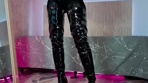 Snapshot of lala_pantyhose chatting on 03/26/26, 08:03 Miss Lala online show from 03/26/26, 08:03