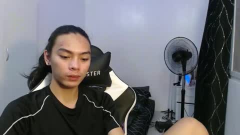 Snapshot of lalakinghugecock_2 chatting on 10/12/25, 10:03 lalakinghugecock_2 online show from 10/12/25, 10:03