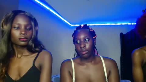 Snapshot of lalisa_manobal chatting on 04/15/26, 09:15 Lalisa online show from 04/15/26, 09:15