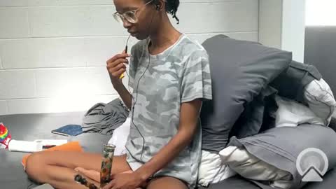 Snapshot of lalunevelvet chatting on 02/17/25, 07:21 lalunevelvet online show from 02/17/25, 07:21