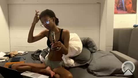 Snapshot of lalunevelvet chatting on 02/21/25, 03:45 lalunevelvet online show from 02/21/25, 03:45