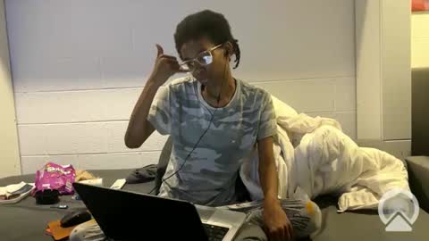 Snapshot of lalunevelvet chatting on 02/26/25, 02:15 lalunevelvet online show from 02/26/25, 02:15