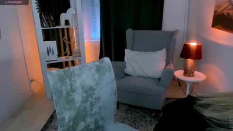 Snapshot of laly_peach chatting on 11/03/25, 10:49 Laly online show from 11/03/25, 10:49