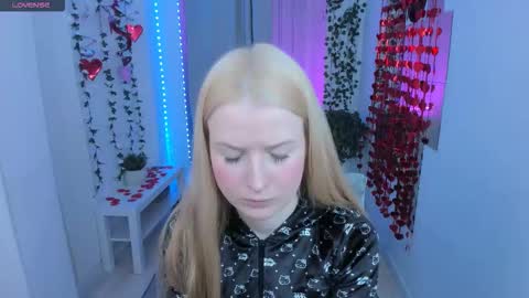 Snapshot of laly_peach chatting on 02/25/26, 11:31 Laly online show from 02/25/26, 11:31