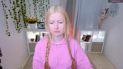 Snapshot of laly_peach chatting on 03/04/26, 07:36 Laly online show from 03/04/26, 07:36