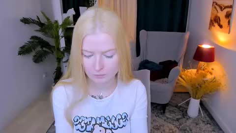 Snapshot of laly_peach chatting on 03/07/26, 06:32 Laly online show from 03/07/26, 06:32