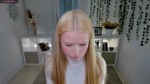 Snapshot of laly_peach chatting on 03/16/26, 04:00 Laly online show from 03/16/26, 04:00