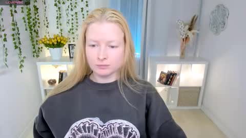 Snapshot of laly_peach chatting on 03/21/26, 07:46 Laly online show from 03/21/26, 07:46