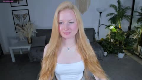 Snapshot of laly_peach chatting on 04/25/26, 01:41 Laly online show from 04/25/26, 01:41