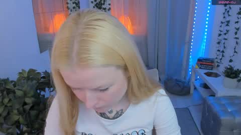 Snapshot of laly_peach chatting on 06/03/26, 11:57 Laly online show from 06/03/26, 11:57