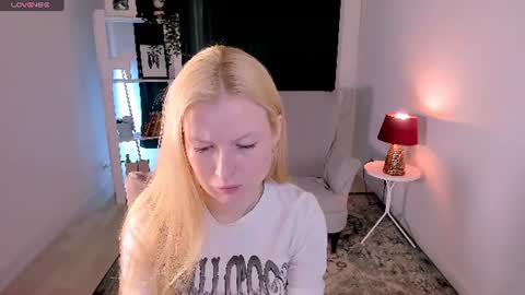 Snapshot of laly_peach chatting on 07/18/26, 08:18 Laly online show from 07/18/26, 08:18