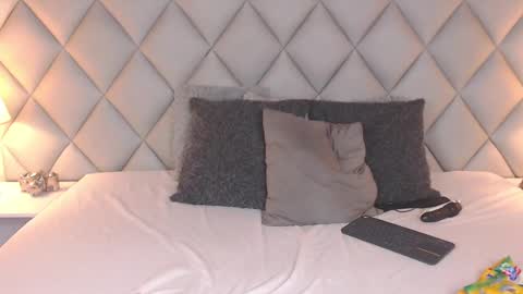 Laly Castro online show from 12/16/24, 08:05