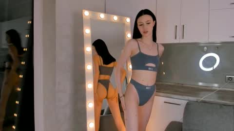 Lama online show from 10/21/25, 01:45