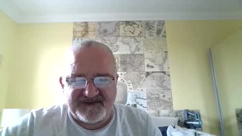 Snapshot of lamabama chatting on 10/13/25, 01:11 lamabama online show from 10/13/25, 01:11