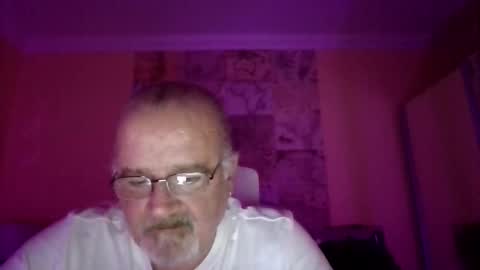 Snapshot of lamabama chatting on 10/28/25, 11:07 lamabama online show from 10/28/25, 11:07