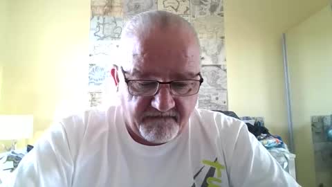 Snapshot of lamabama chatting on 11/17/25, 02:01 lamabama online show from 11/17/25, 02:01