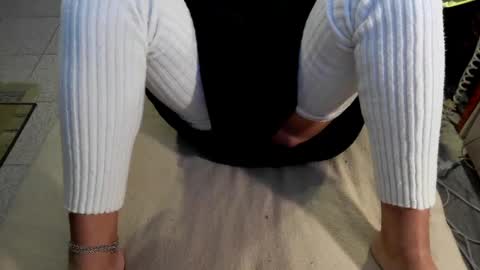 Snapshot of lamu21 chatting on 12/29/24, 03:22 LAMU21 online show from 12/29/24, 03:22