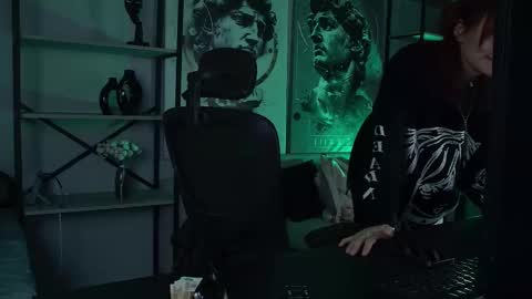 Snapshot of lana__may chatting on 09/19/25, 11:33 just call me Lana  and her security online show from 09/19/25, 11:33