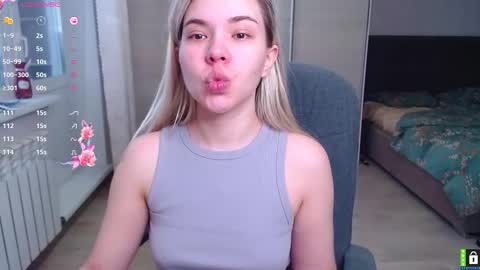 Snapshot of lana__nova chatting on 12/19/25, 05:47 Lana online show from 12/19/25, 05:47