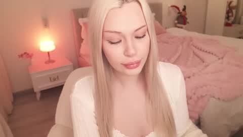 Snapshot of lana_mazy chatting on 12/15/25, 04:06 Lana online show from 12/15/25, 04:06