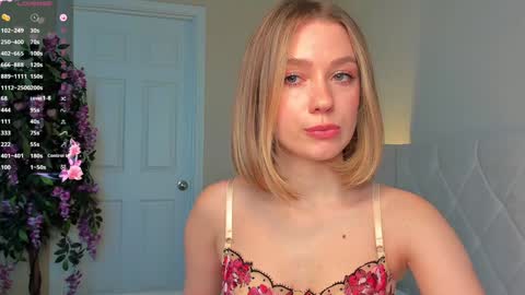 Snapshot of lana_moreno chatting on 01/12/25, 07:42 Lana online show from 01/12/25, 07:42