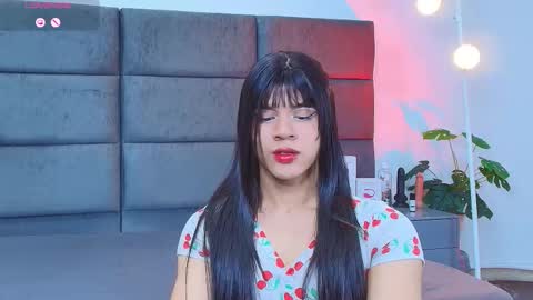 Snapshot of lana_presscot chatting on 03/23/26, 01:31 valentino moon online show from 03/23/26, 01:31