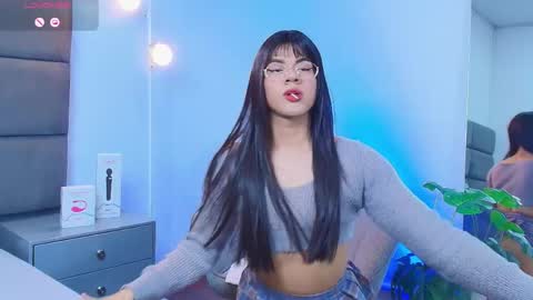 Snapshot of lana_presscot chatting on 03/31/26, 12:23 valentino moon online show from 03/31/26, 12:23