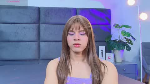 Snapshot of lana_presscot chatting on 04/06/26, 12:41 valentino moon online show from 04/06/26, 12:41