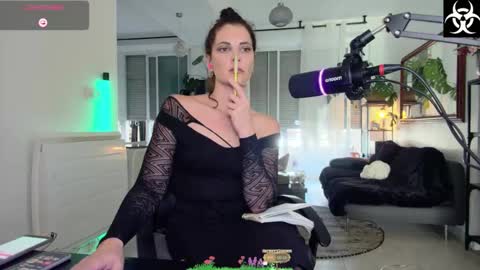 Snapshot of lana_the_virus chatting on 10/22/25, 11:54 Lana The Virus online show from 10/22/25, 11:54