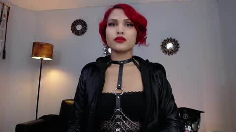 Snapshot of lanadoux_ chatting on 01/12/25, 06:05 Mistress Lana online show from 01/12/25, 06:05