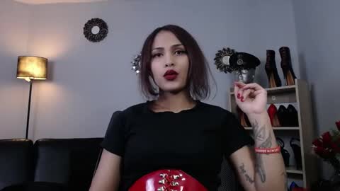 Snapshot of lanadoux_ chatting on 03/05/25, 06:45 Mistress Lana online show from 03/05/25, 06:45