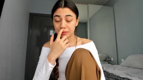 Snapshot of lanalandd chatting on 11/21/25, 12:37 Lana online show from 11/21/25, 12:37