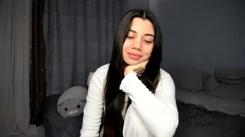 Snapshot of lanalandd chatting on 05/19/26, 10:16 Lana online show from 05/19/26, 10:16