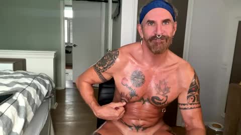 Snapshot of lancedad1 chatting on 12/01/24, 05:35 Lance online show from 12/01/24, 05:35