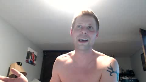 Snapshot of lancehardin chatting on 05/27/26, 01:57 Lance online show from 05/27/26, 01:57