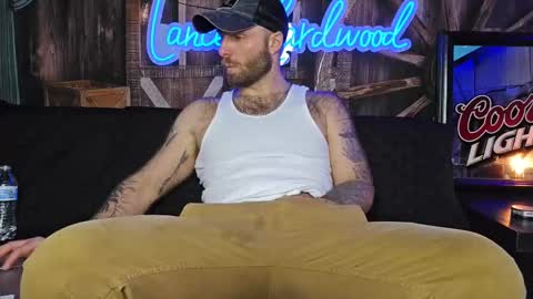 Snapshot of lancehardwood222 chatting on 02/10/25, 01:35 LANCE online show from 02/10/25, 01:35