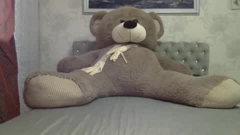 Snapshot of langoria chatting on 10/25/25, 01:29 langoria online show from 10/25/25, 01:29