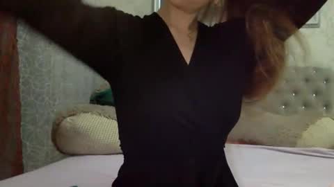 Snapshot of langoria chatting on 11/25/25, 10:43 langoria online show from 11/25/25, 10:43