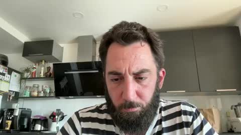 Snapshot of lanimalr chatting on 09/19/25, 12:28 Lanimal online show from 09/19/25, 12:28