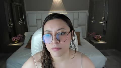 Lanna online show from 12/28/24, 12:03