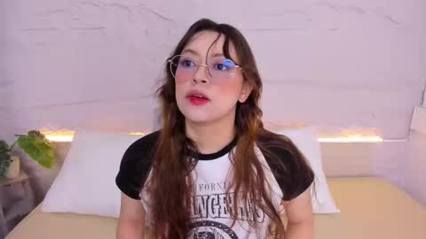 Lanna online show from 12/17/25, 12:22