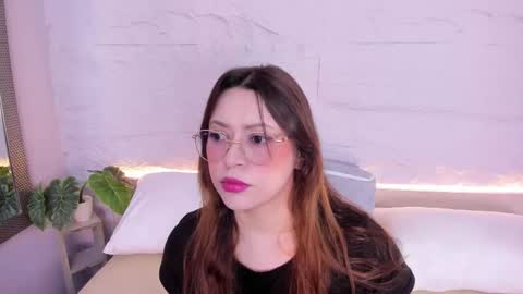 Lanna online show from 12/18/25, 11:38