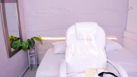 Snapshot of lanna_18_ chatting on 06/12/26, 11:53 Lanna online show from 06/12/26, 11:53