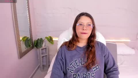 Snapshot of lanna_18_ chatting on 06/20/26, 11:46 Lanna online show from 06/20/26, 11:46