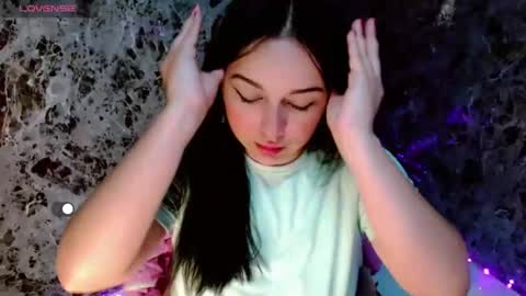 Lanna online show from 11/14/25, 01:10