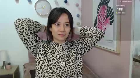 Lanna online show from 10/17/25, 01:25