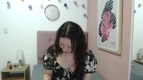 Snapshot of lanna_mills chatting on 05/29/26, 01:09 Lanna online show from 05/29/26, 01:09