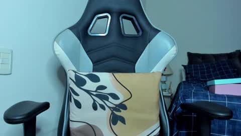 Snapshot of lannasantiago chatting on 01/04/25, 12:48 Lanna online show from 01/04/25, 12:48