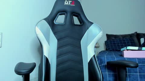 Snapshot of lannasantiago chatting on 01/08/25, 01:11 Lanna online show from 01/08/25, 01:11