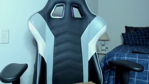 Snapshot of lannasantiago chatting on 02/11/25, 01:41 Lanna online show from 02/11/25, 01:41